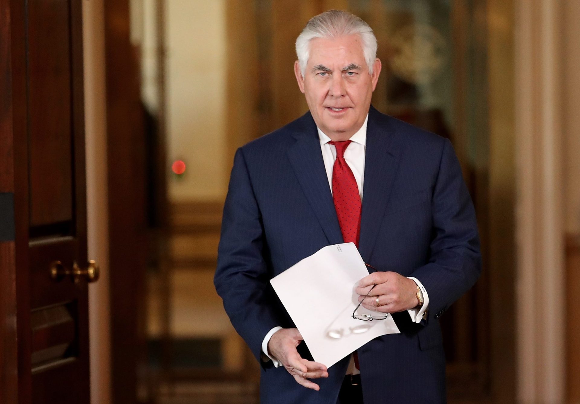 Tillerson nega rumores de demissão, mas nada diz sobre chamar “grande estúpido” a Trump