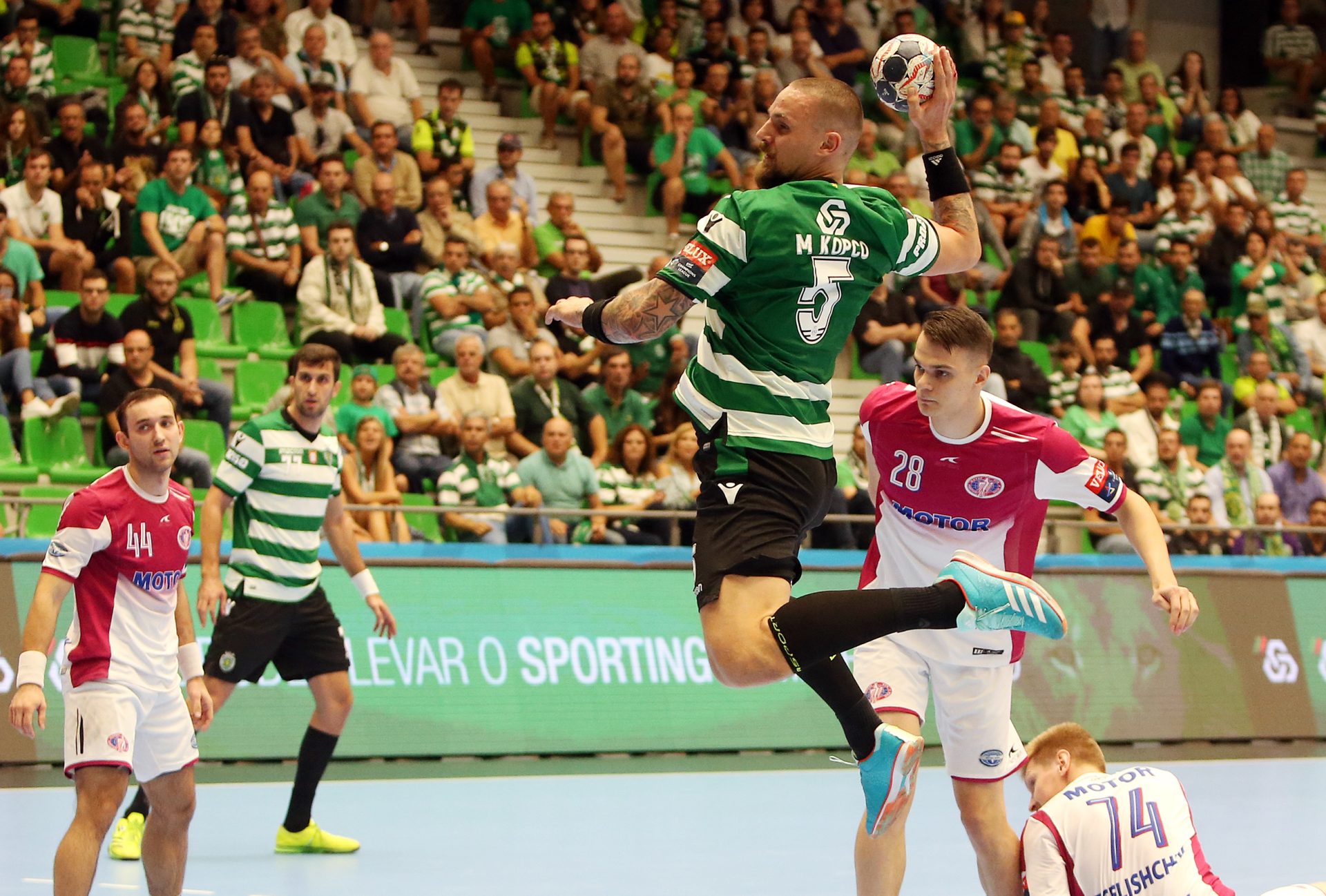 Velux EHF Champions League: Leões sofrem primeira derrota