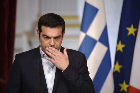 Tsipras distribuirá 1,4 mil milhões pelos gregos mais afetados pela austeridade