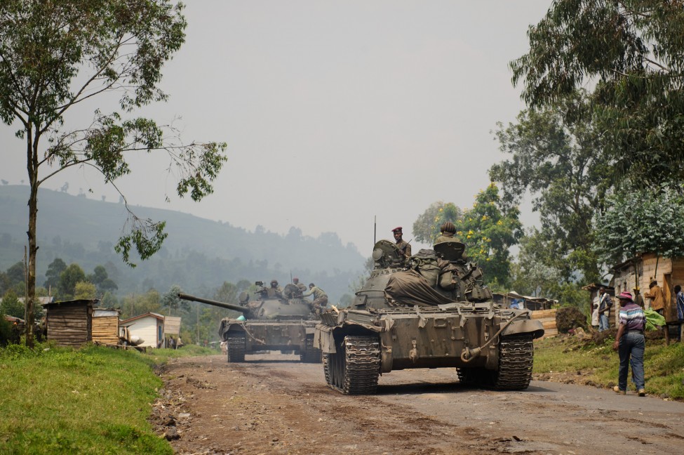 Zimbabué. Relatos de tanques nas ruas da capital