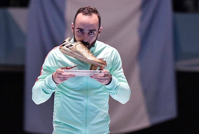 Futsal. Pormenor delicioso de Ricardinho (com vídeo)