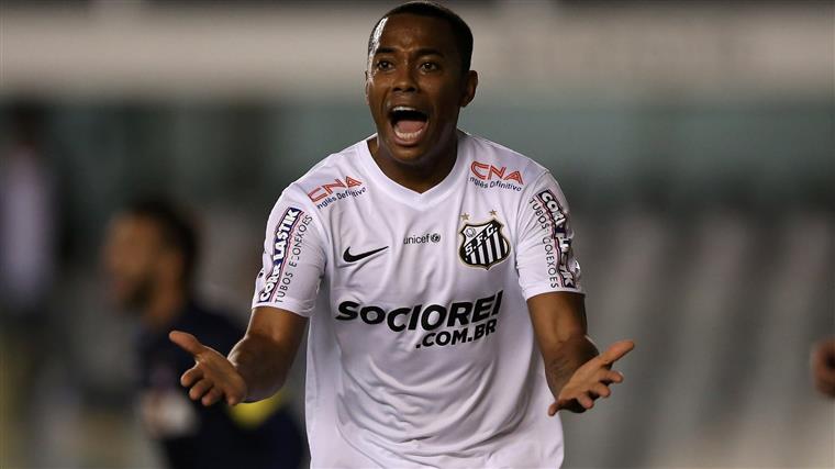 Robinho condenado a nove anos de prisão por violação