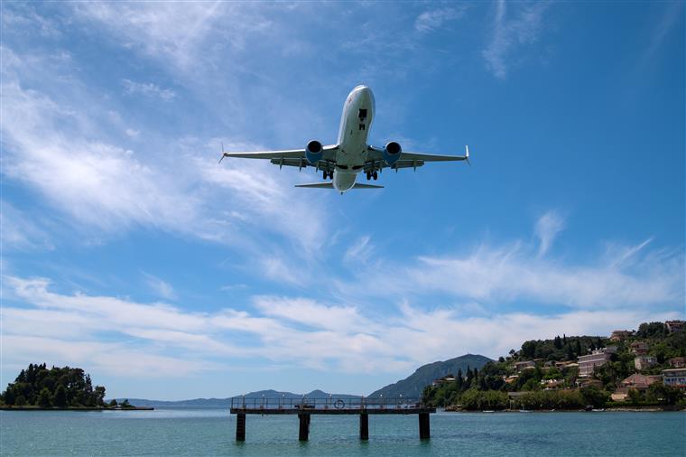 Homem esquecido no porão de avião está amnésico