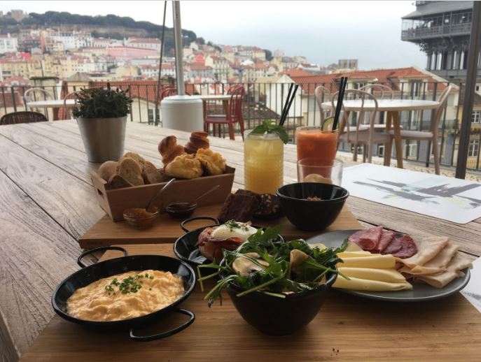 Um brunch no Topo de Lisboa