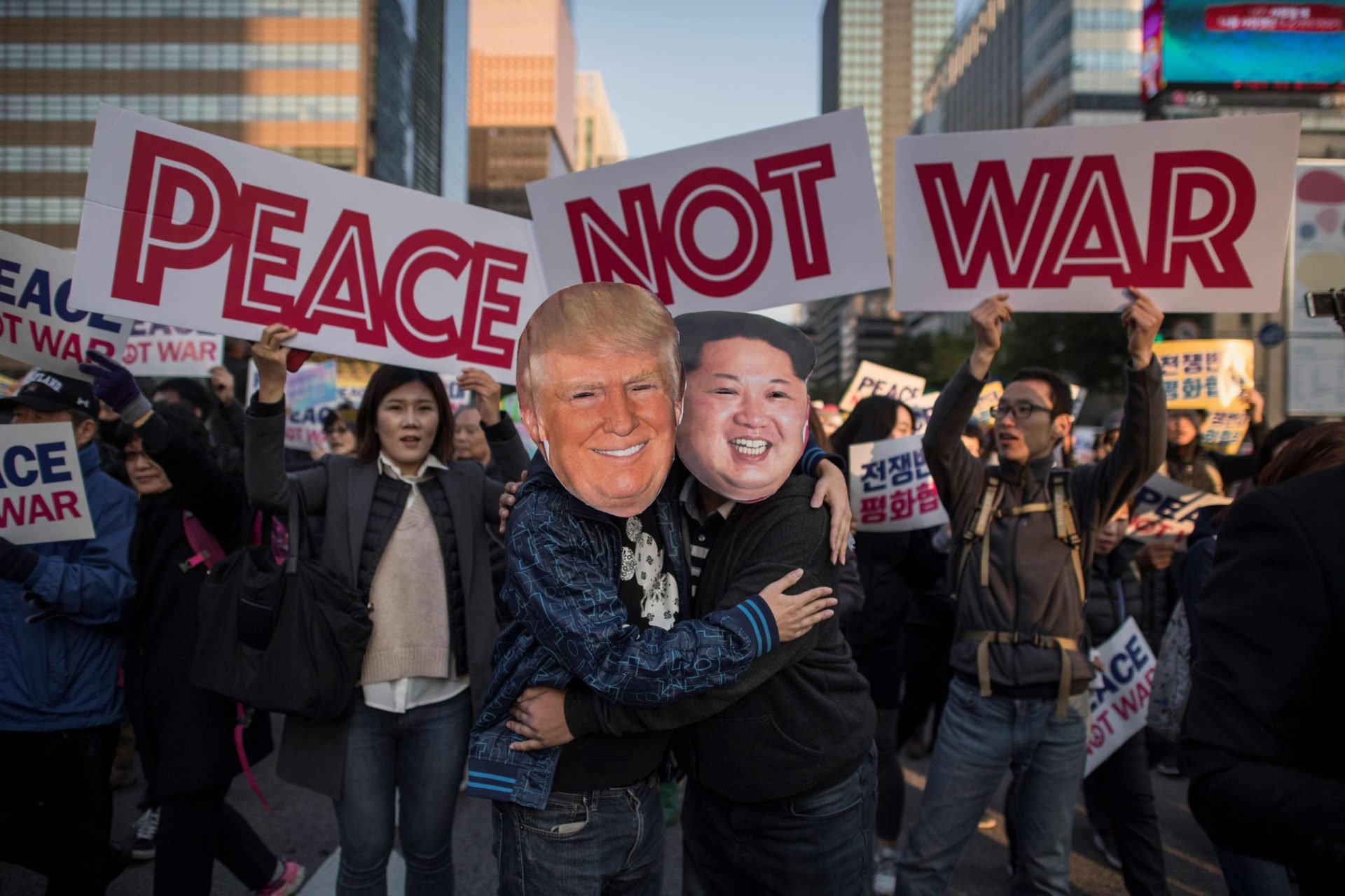 Os protestos contra Trump na sua passagem pela Ásia | FOTOGALERIA