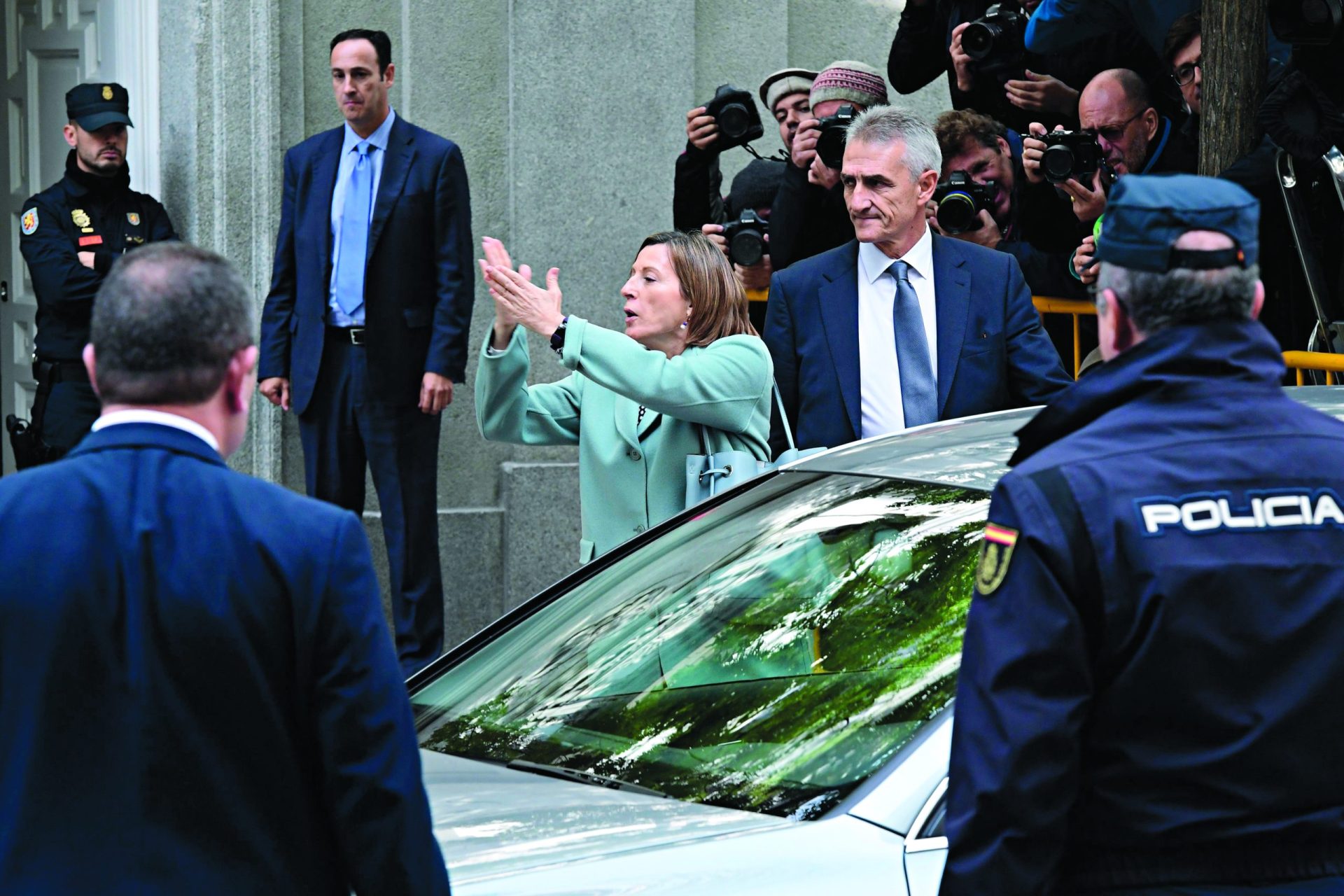 Catalunha. Líderes do Parlament escapam à prisão