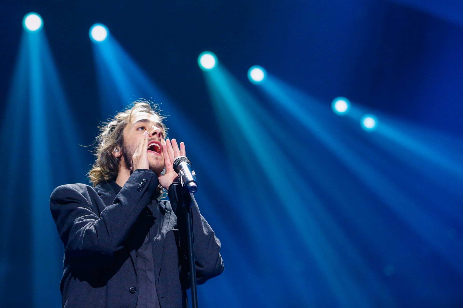 Salvador Sobral deve passar Natal em casa