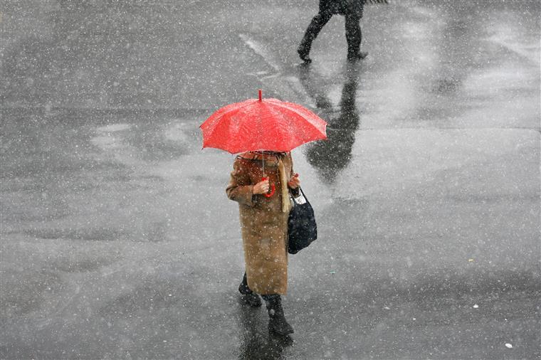 Dia Natal marcado por chuva e neve