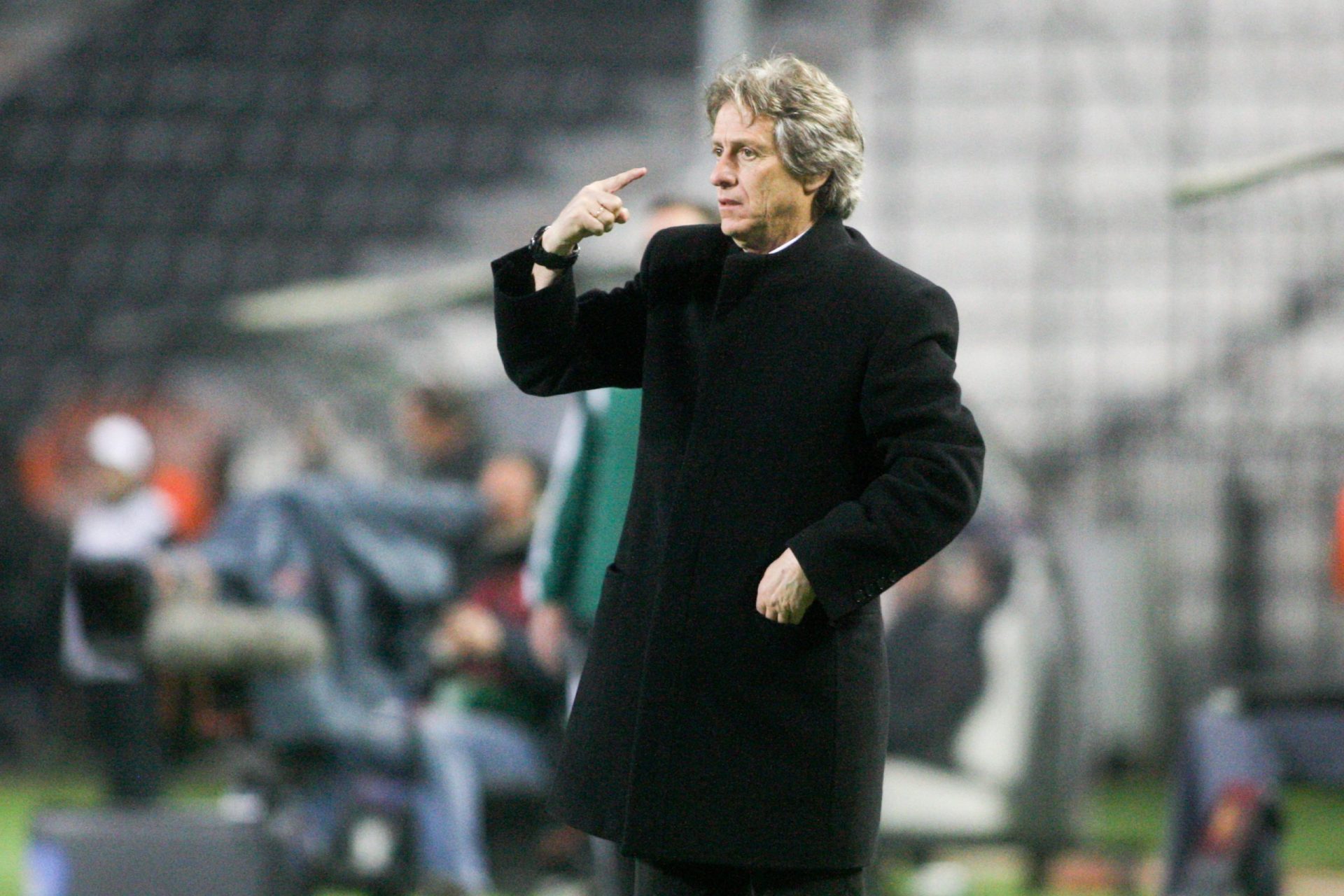 Jorge Jesus. “O fiscal de linha quis que o 3-2 não fosse legal”