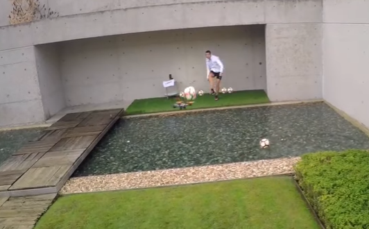 Ronaldo destrói drones no seu jardim ao pontapé [vídeo]