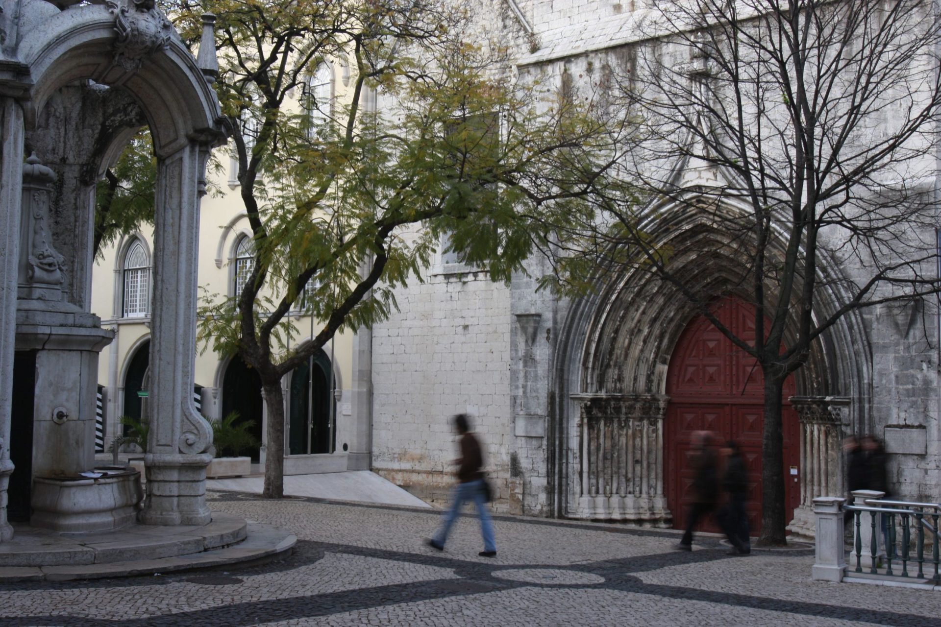 Falso alarme. trânsito normalizado no Largo do Carmo