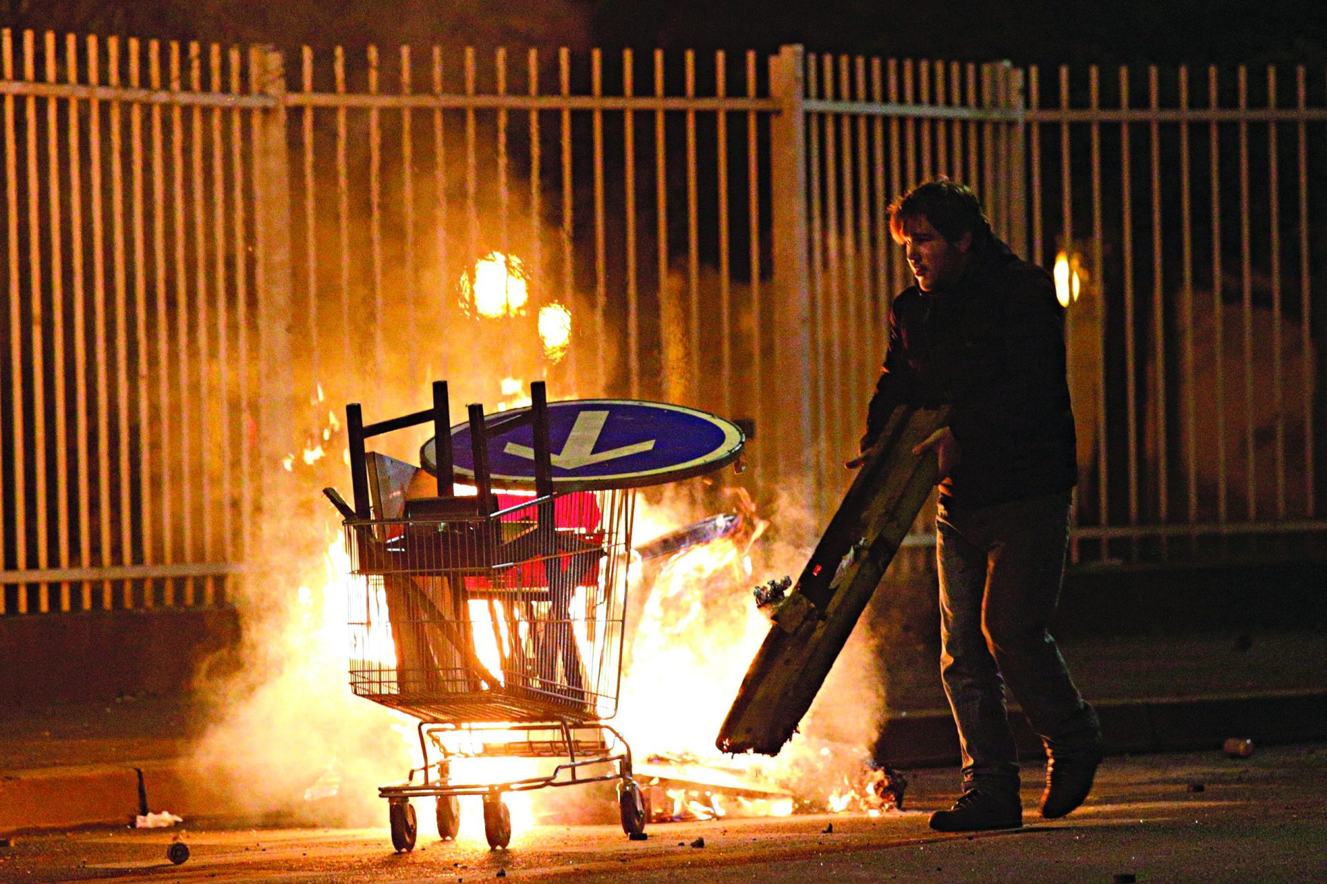 França. Revolta contra a violência policial pode reeditar motins de 2005