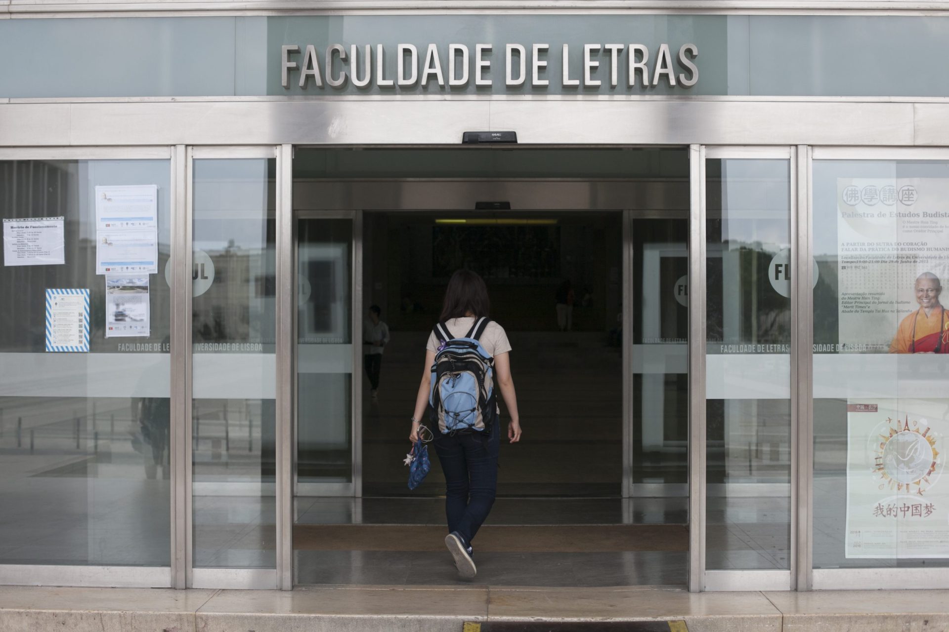 Faculdade de Letras. Grupo de teatro luta contra risco de extinção