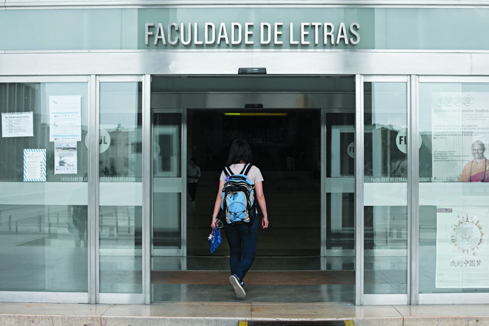 Faculdade de Letras. Grupo de teatro luta contra risco de extinção