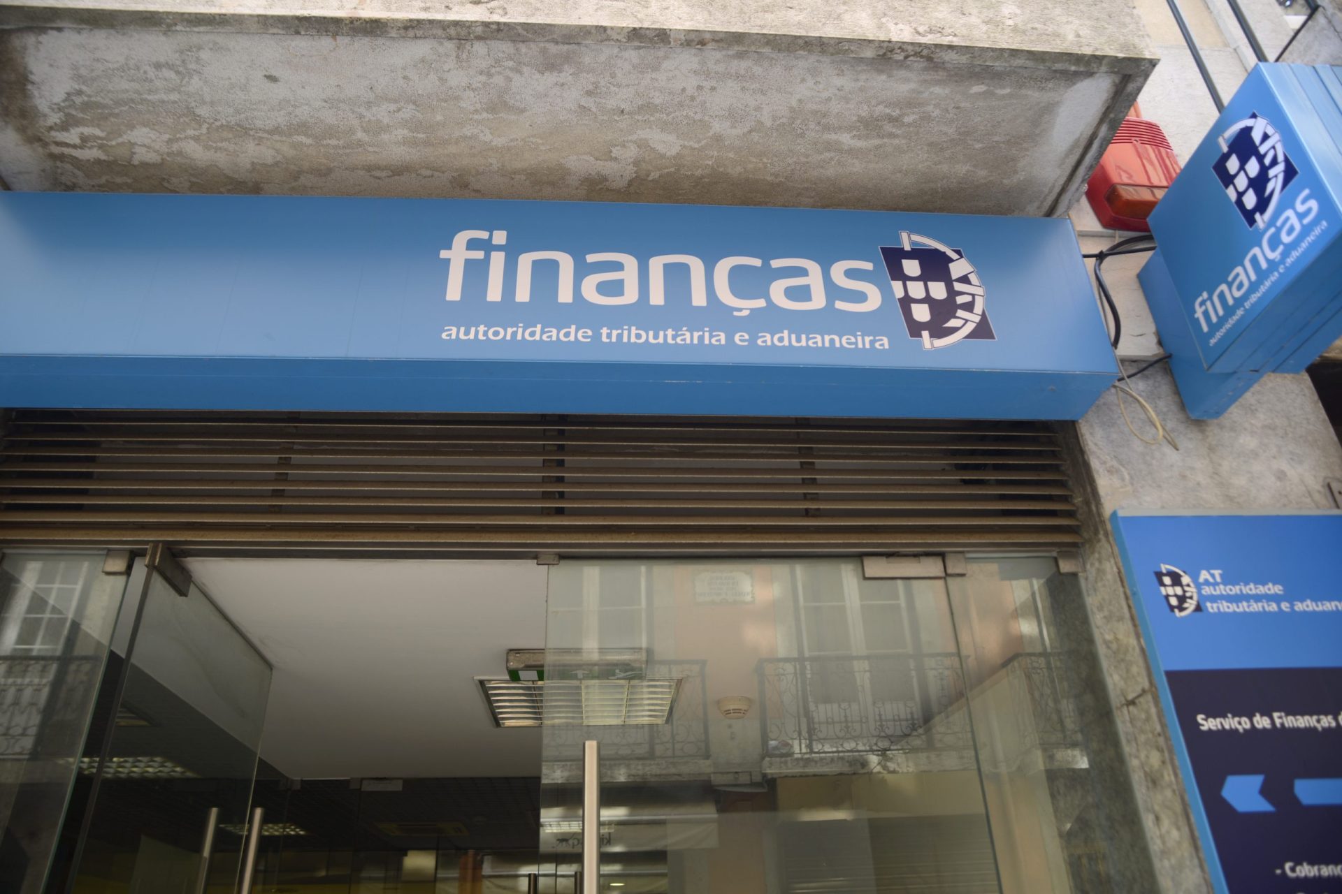 Finanças ameaçam penhora por dívida de 14 cêntimos