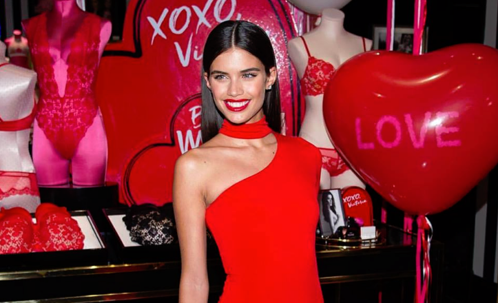 A prenda perfeita de Sara Sampaio para o dia dos namorados