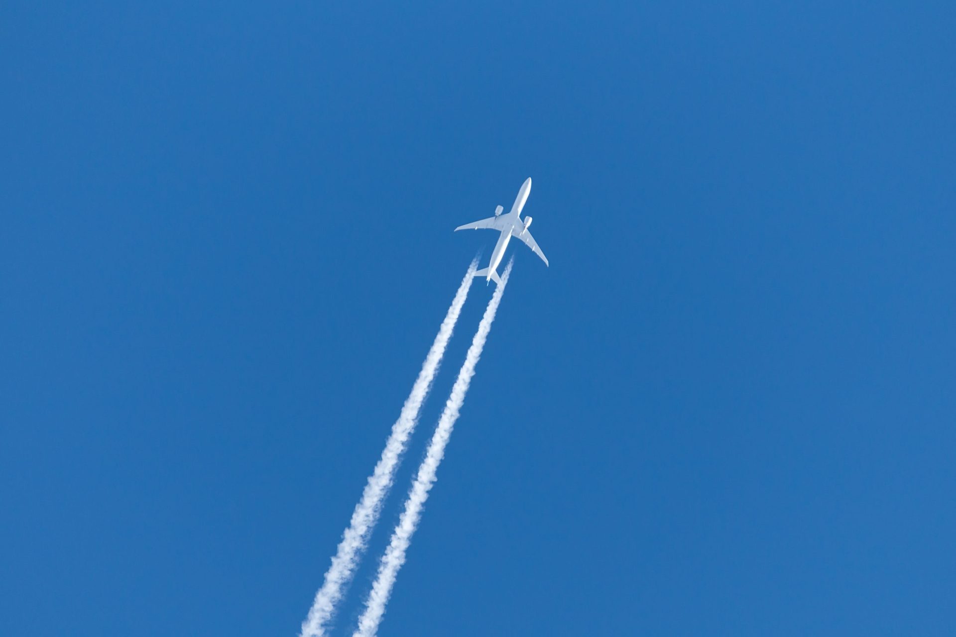 Piloto distraiu-se e fez avião cair a pique