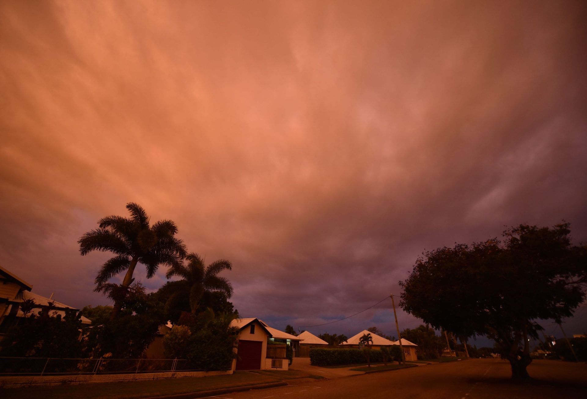 Austrália. Queensland prepara-se para ciclone e ondas de oito metros