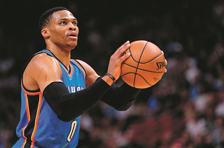 NBA. Mais um recorde de Westbrook dá a vitória aos Thunder (com vídeo)