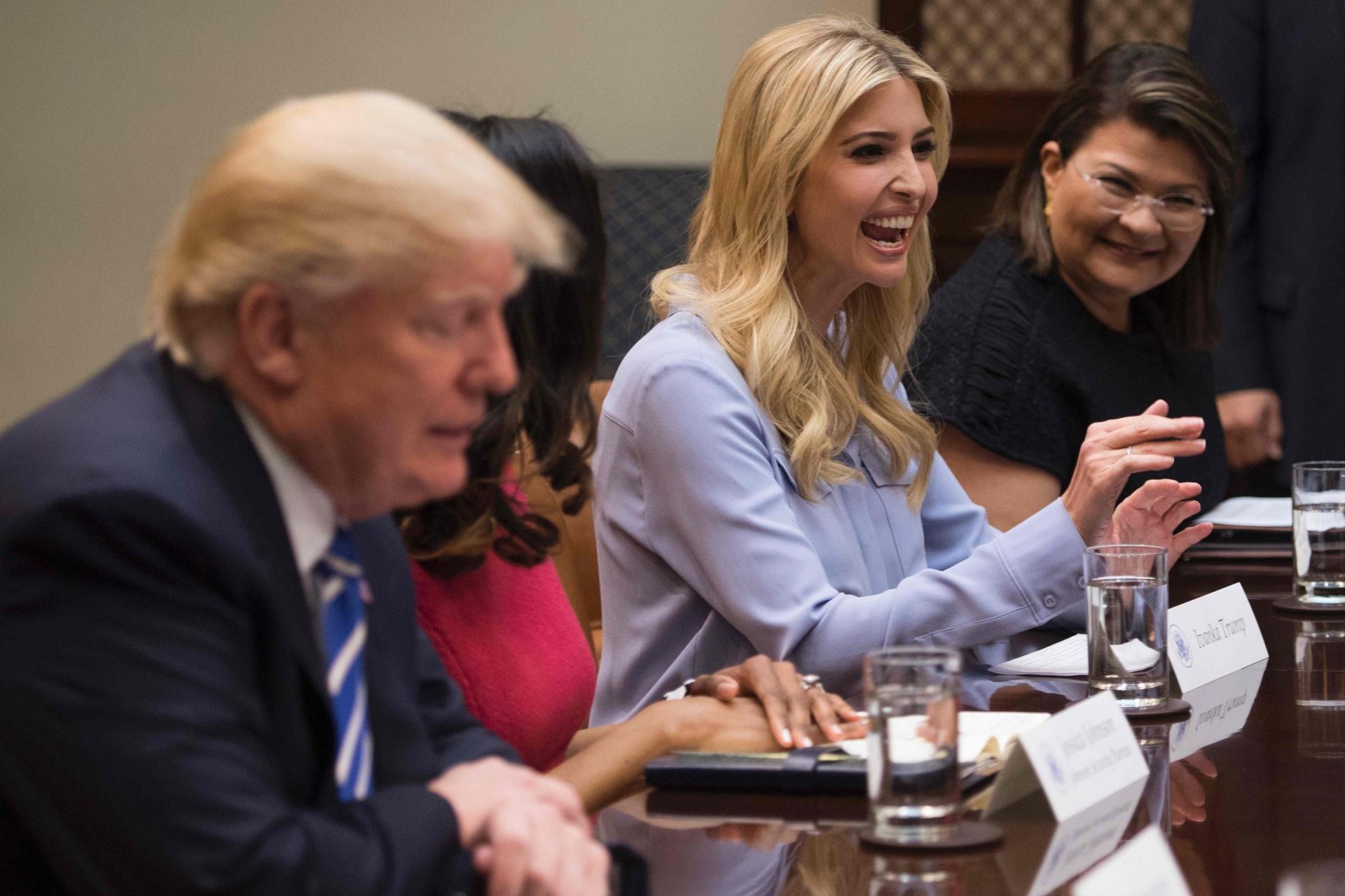 EUA. Ivanka Trump foi oficialmente contratada pela Casa Branca