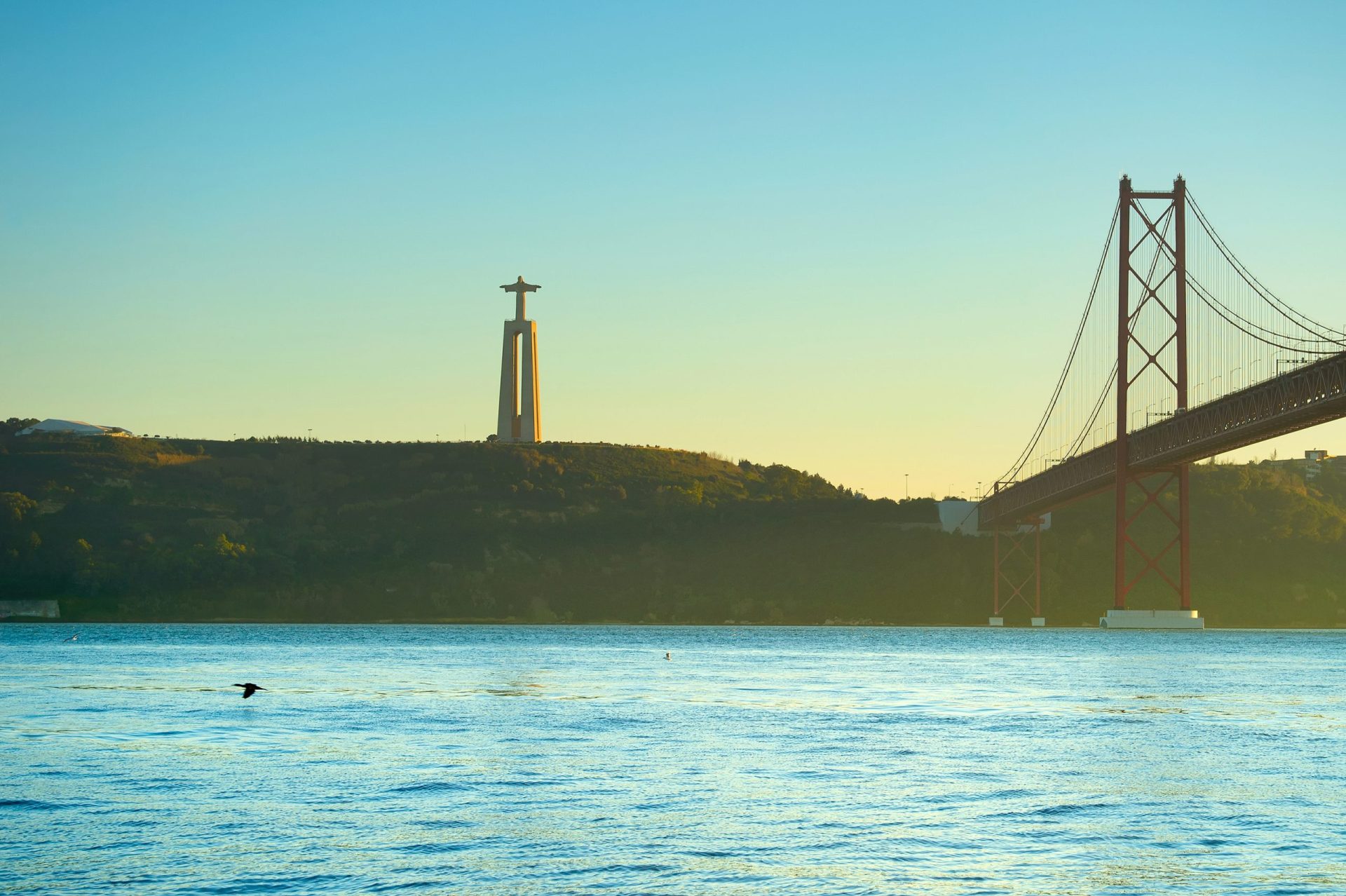 Dois argelinos fugiram de navio ancorado no Tejo