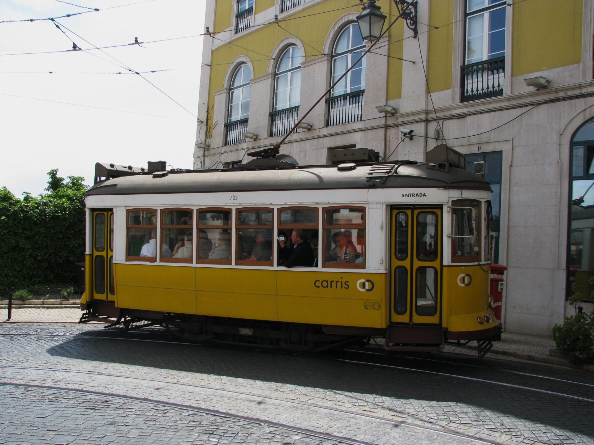 Além de turistas, o elétrico 15E agora também tem WiFi