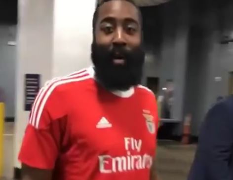 James Harden e a camisola do Benfica. A equipa já reagiu