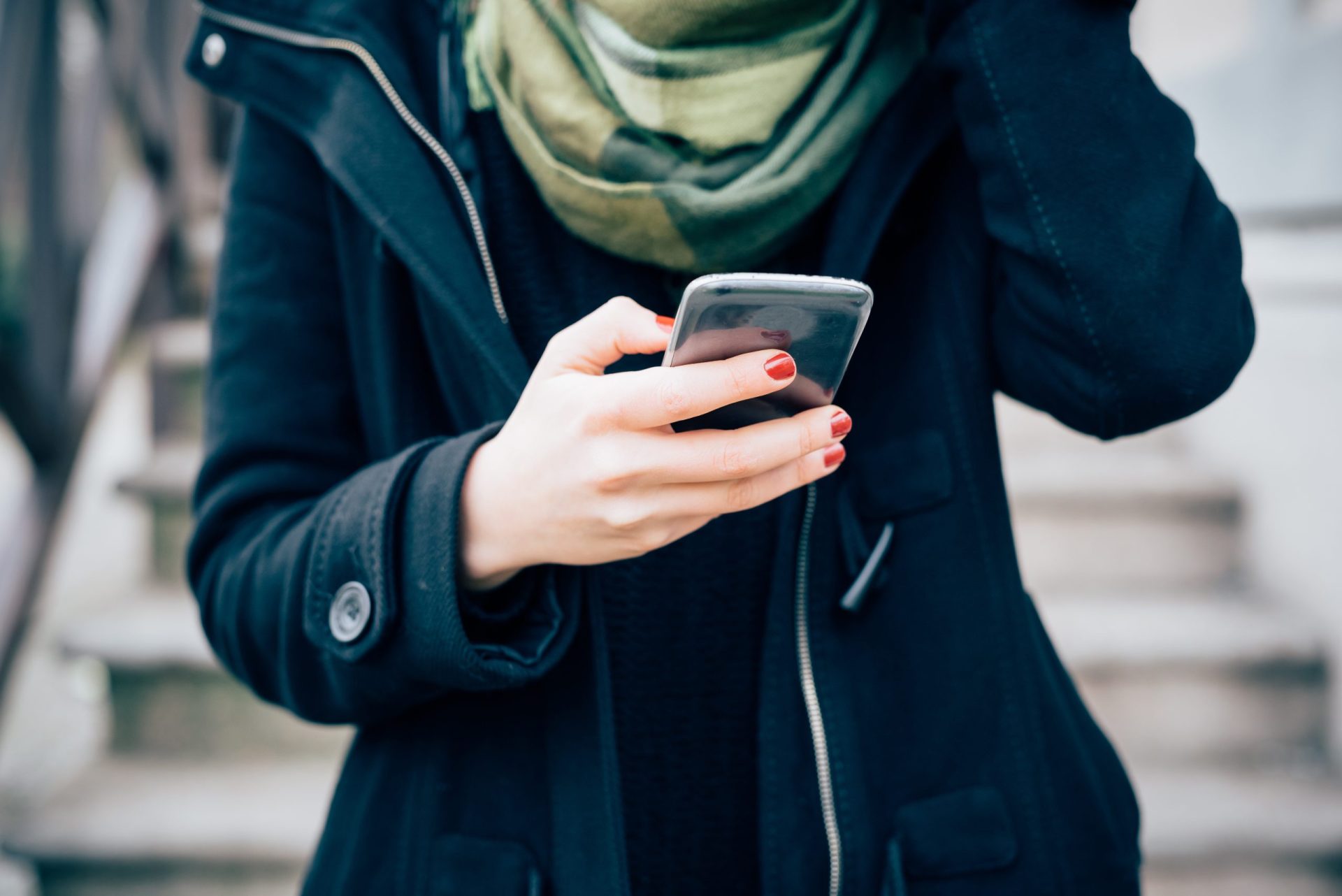 Há um vírus a circular nos smartphones que permite espiar conversas