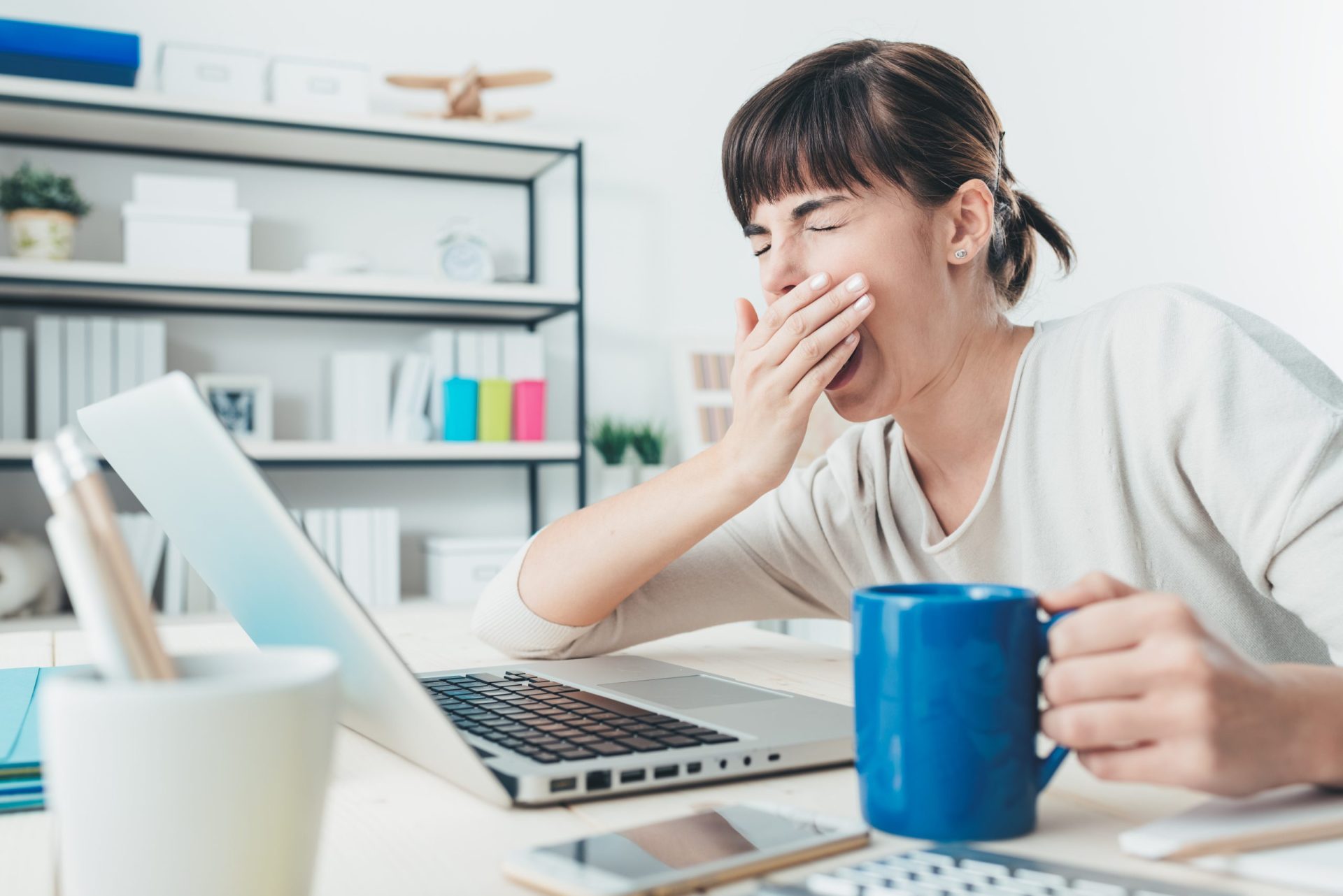 Dormir pouco torna as pessoas menos atraentes