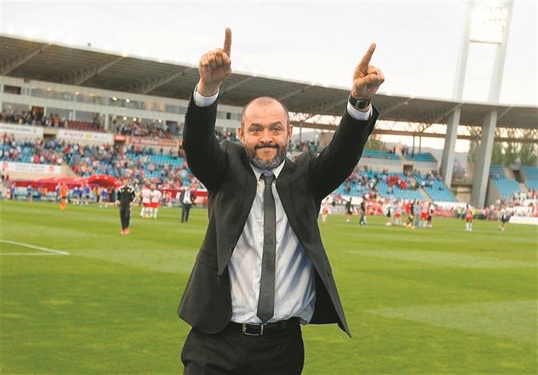 Nuno Espírito Santo garante estar a preparar a próxima época