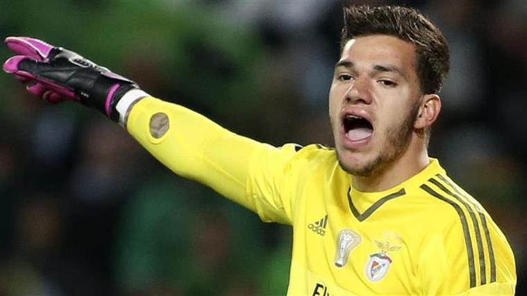 Ederson pode sair do Benfica por valor astronómico