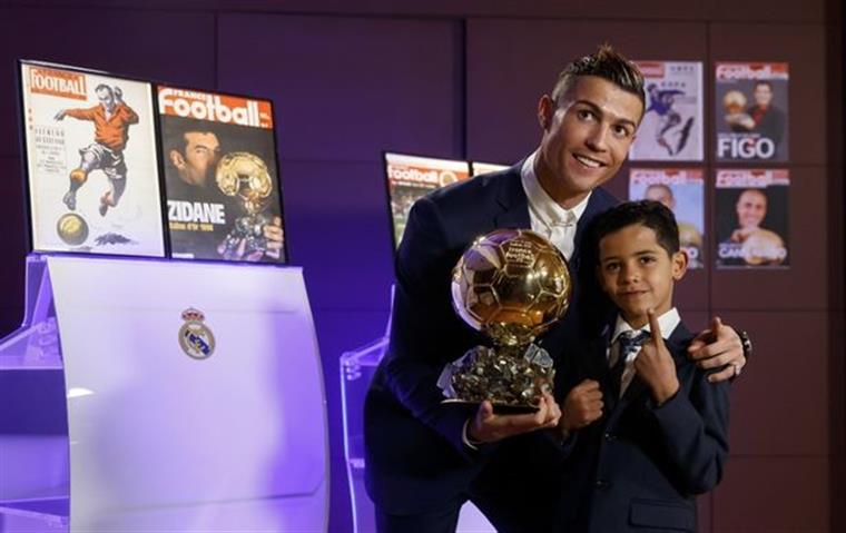 Ronaldo delira com os livres do filho… à CR7 (com vídeo)