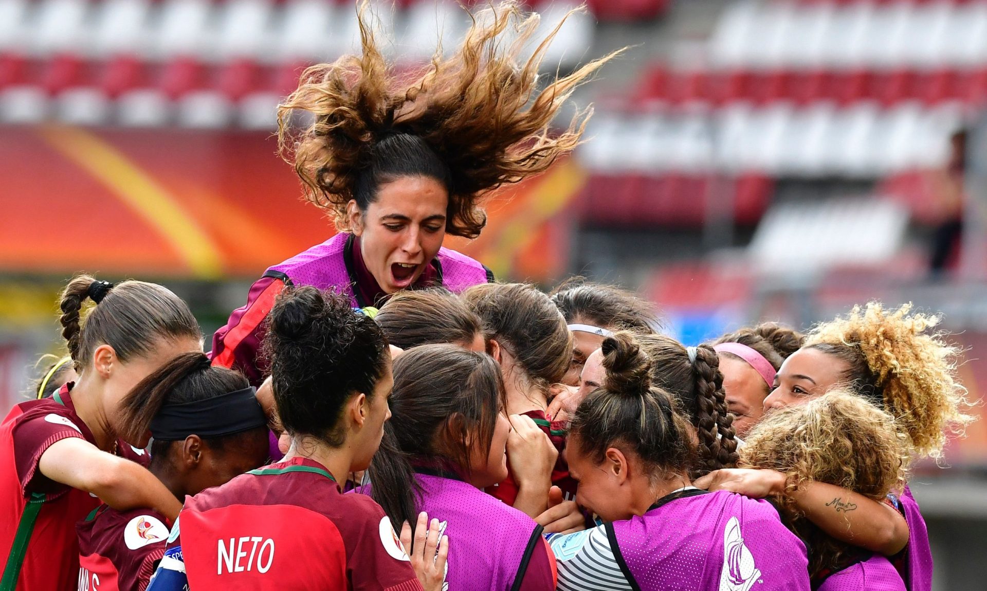 Histórico. Portugal celebrou a primeira vitória de sempre numa fase final de um Europeu