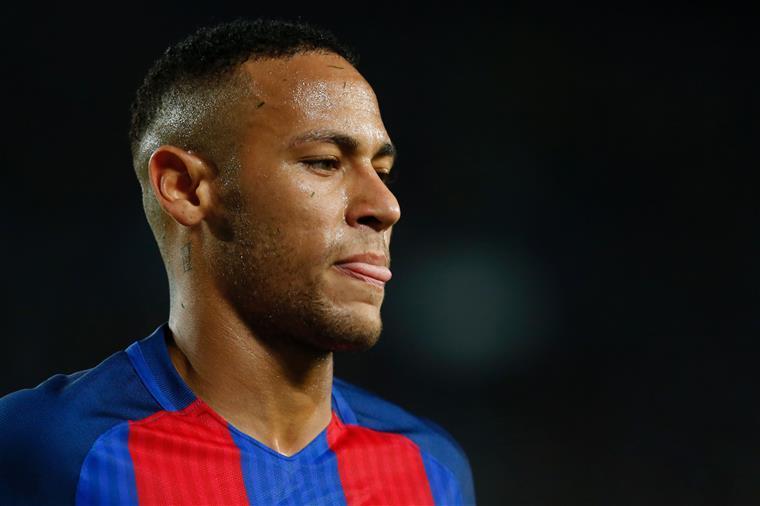 Liga espanhola faz queixa na UEFA por Neymar