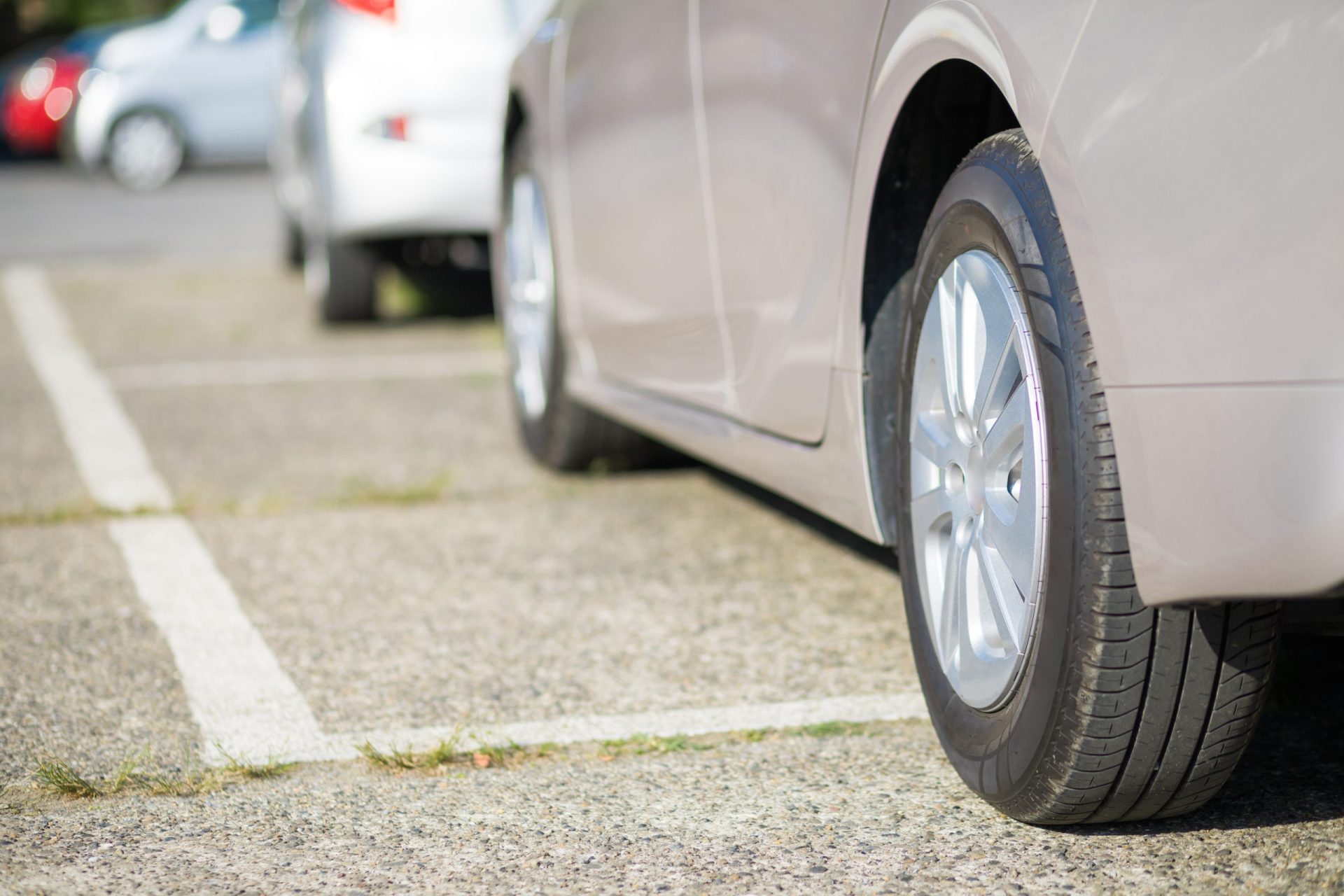 Português ocupa quatro lugares de estacionamento e torna-se viral