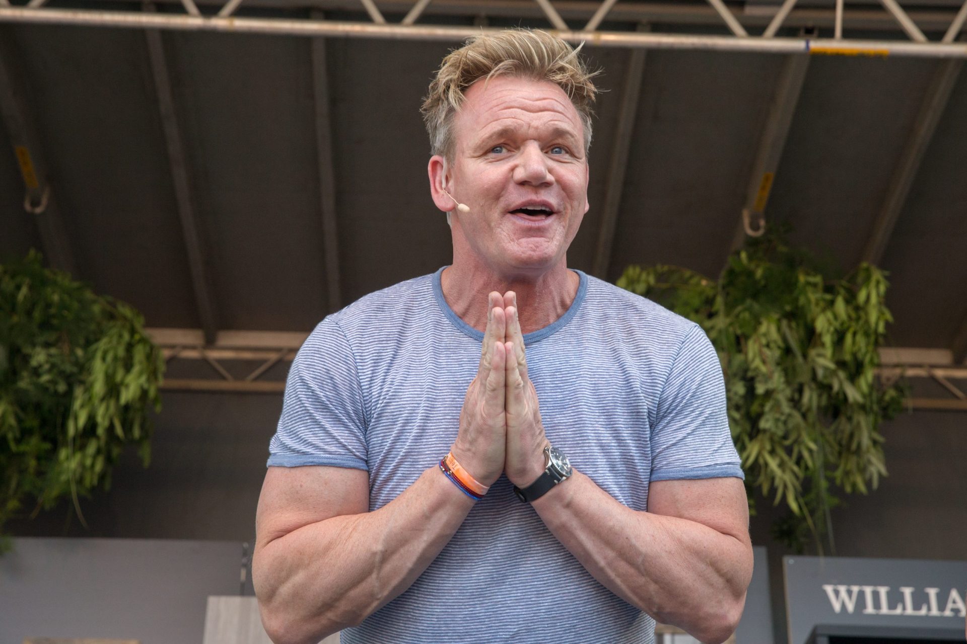 Gordon Ramsay aceita comer pizza com ananás… mas com uma condição