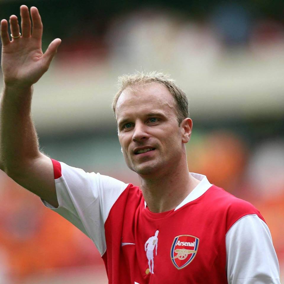 Premier League. Bergkamp marcou o melhor golo de sempre (com vídeo)