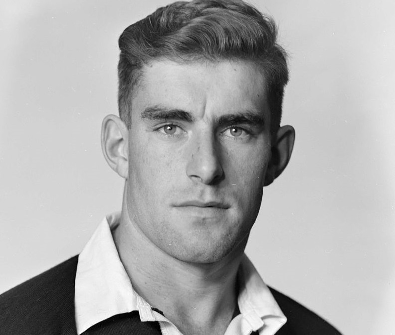 Morreu Colin Meads