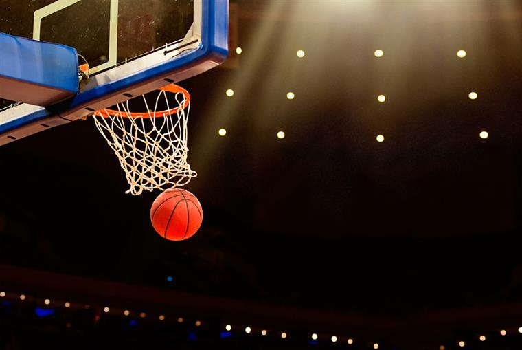 Basquetebol. Italiano parte a mão após agredir um adversário e falha o Europeu (com vídeo)