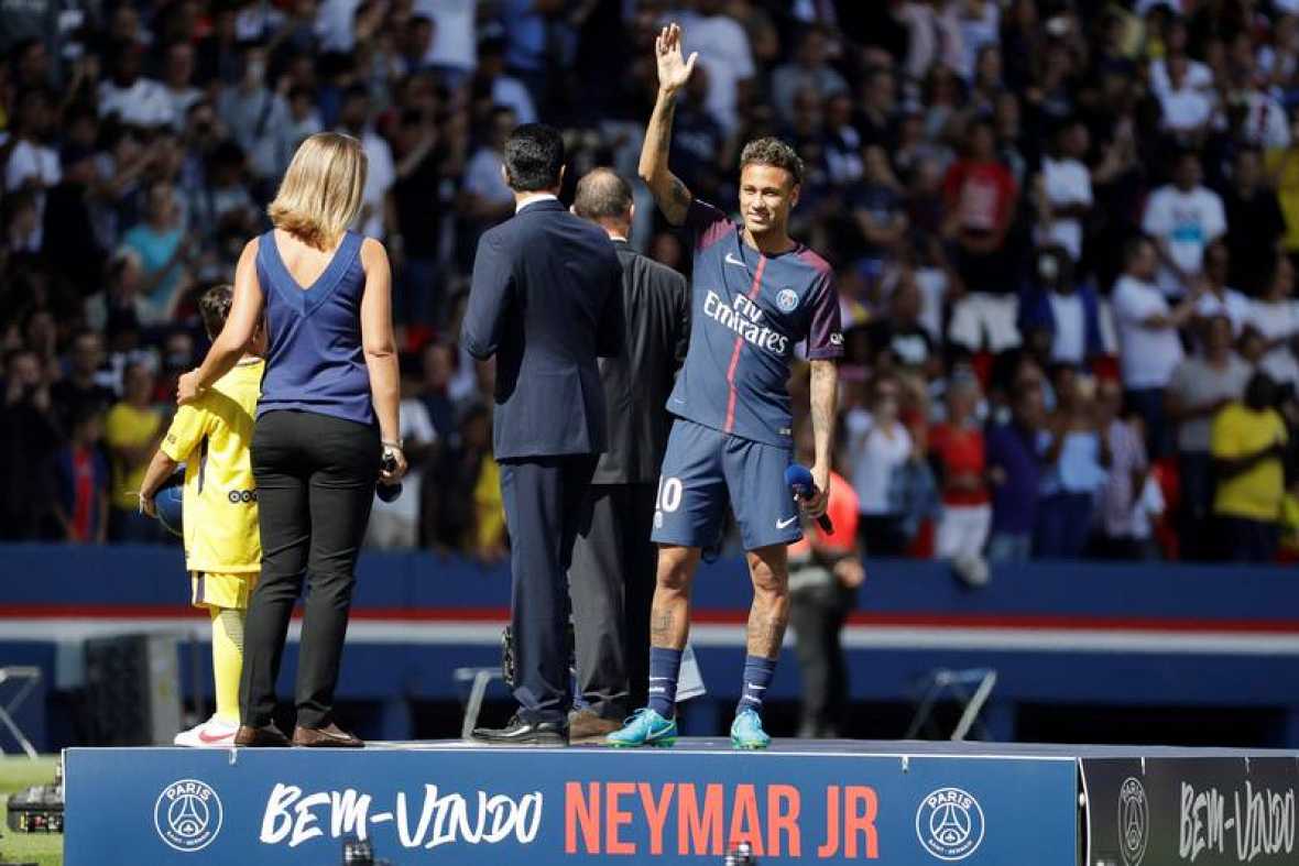 PSG entra a vencer com Neymar na bancada