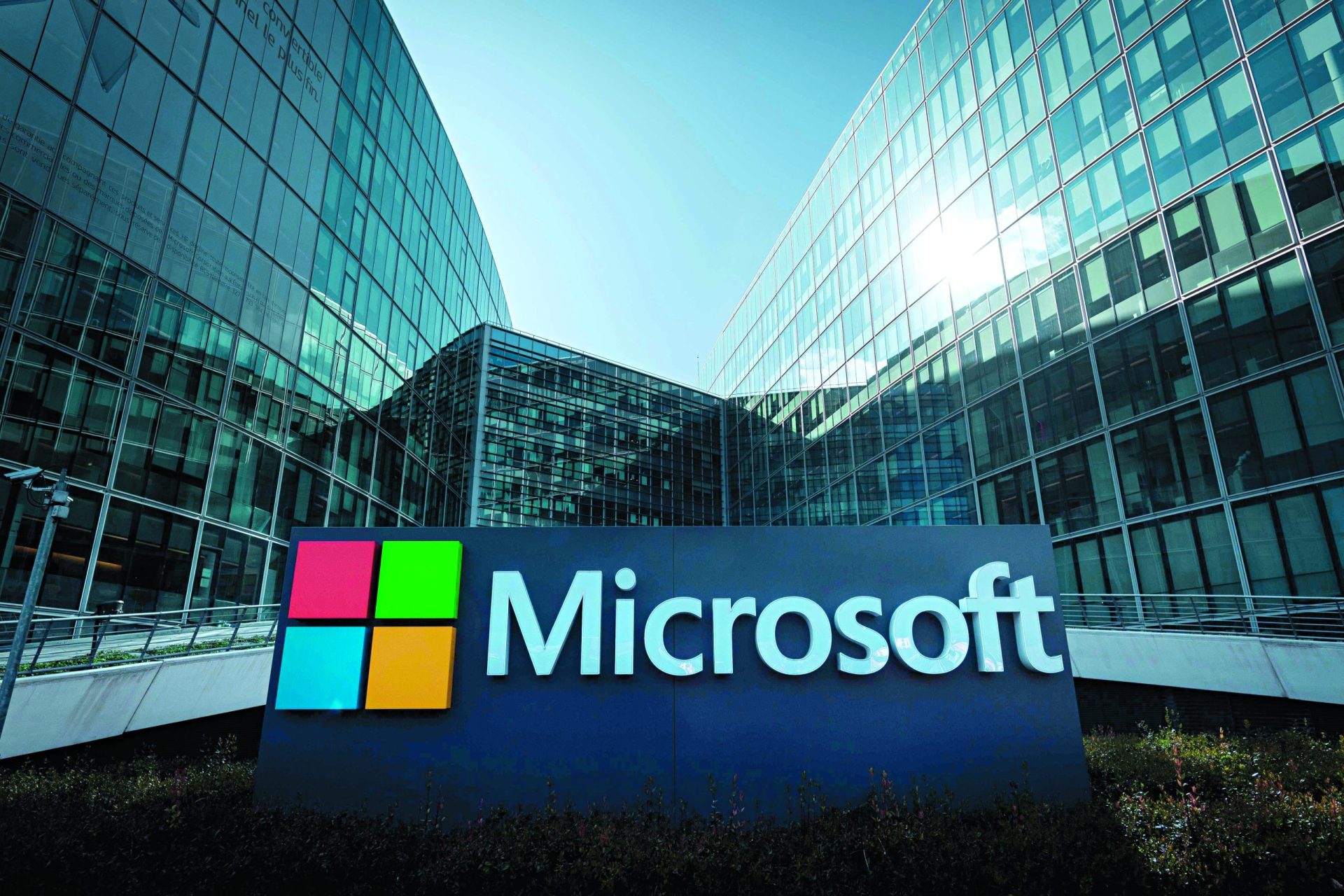 Microsoft admitem falhas de segurança que permitem ciberataque chinês a dirigentes dos EUA