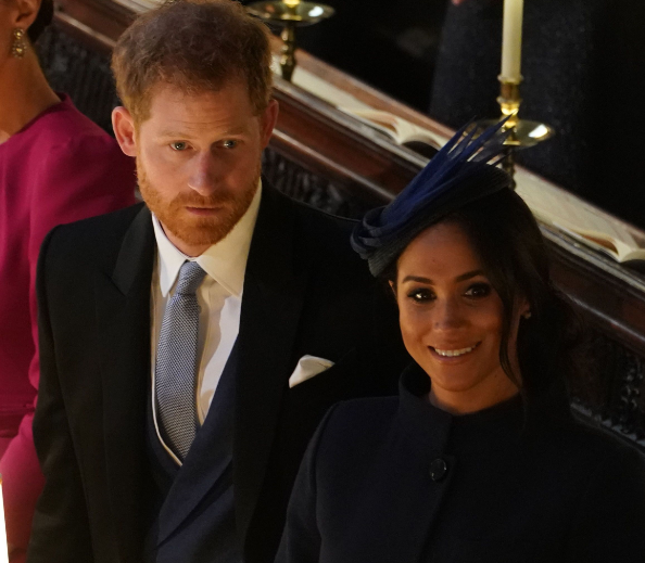 Avião privado em que príncipe Harry e Meghan Markle viajavam atingido por um raio