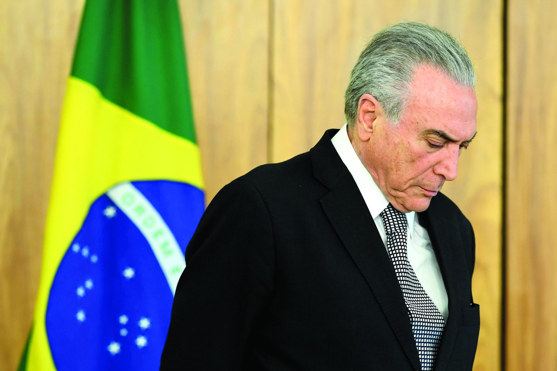 Polícia acusa Temer de receber suborno de quase seis milhões de reais