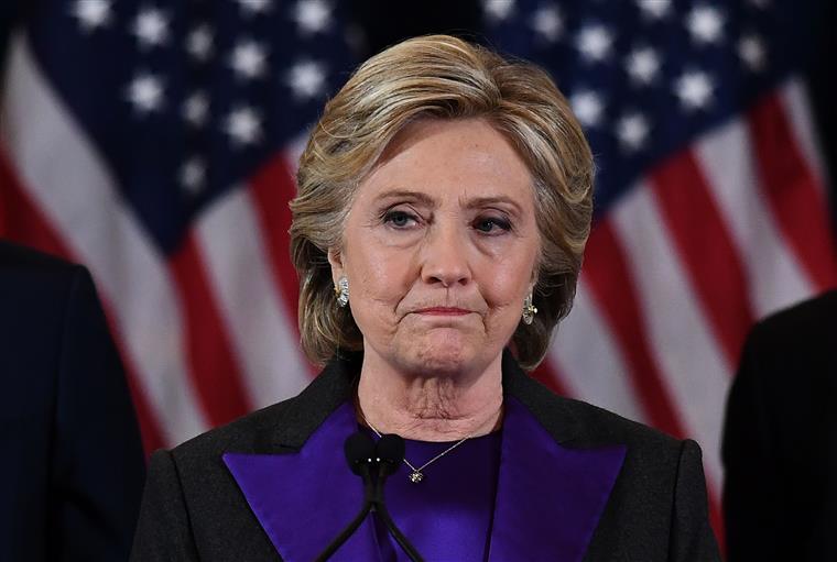 Hillary Clinton. “Temos que fazer tudo o que estiver ao nosso alcance para voltar a unir o nosso país”