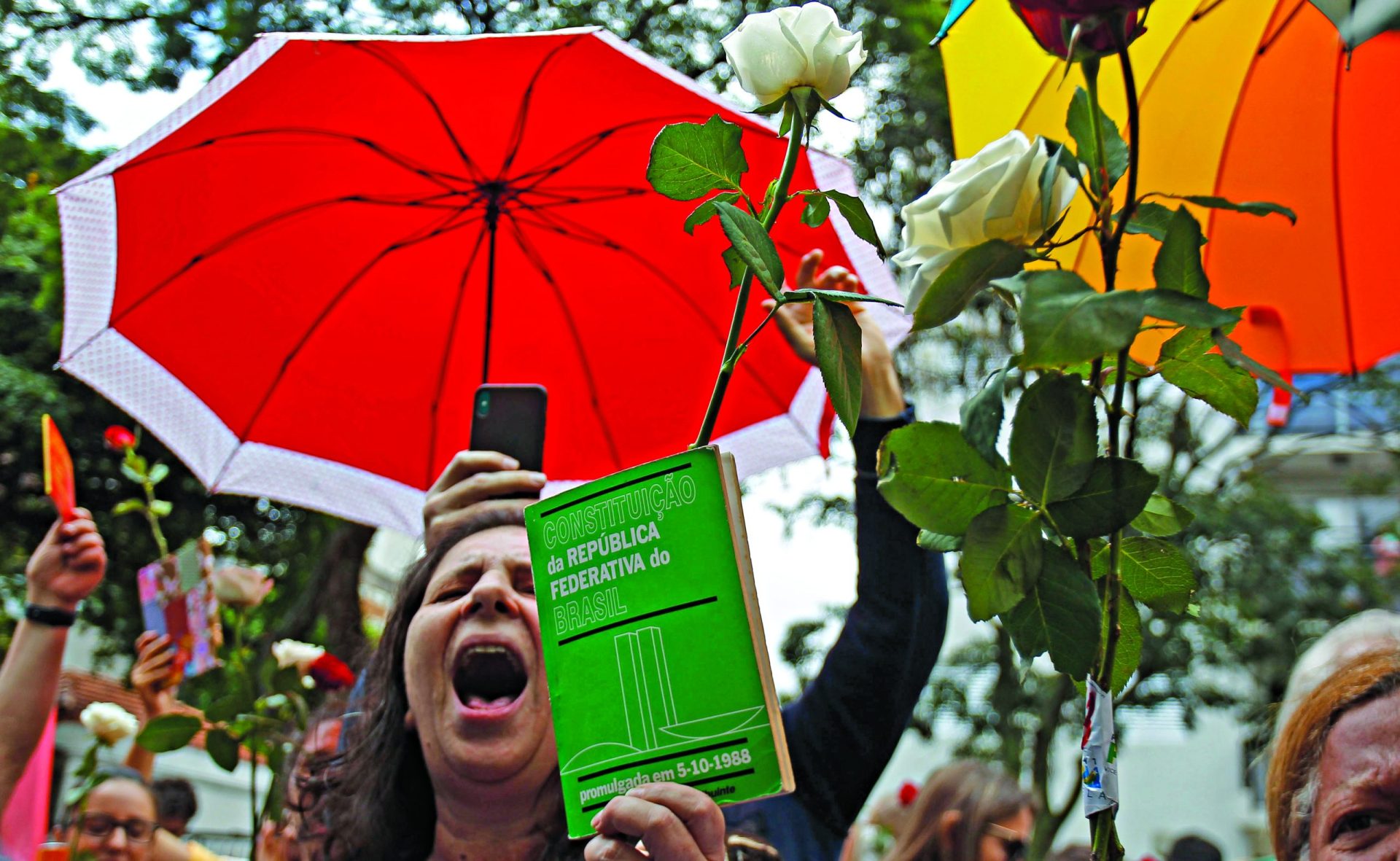 Brasil. Um dia em suspenso, à espera do futuro