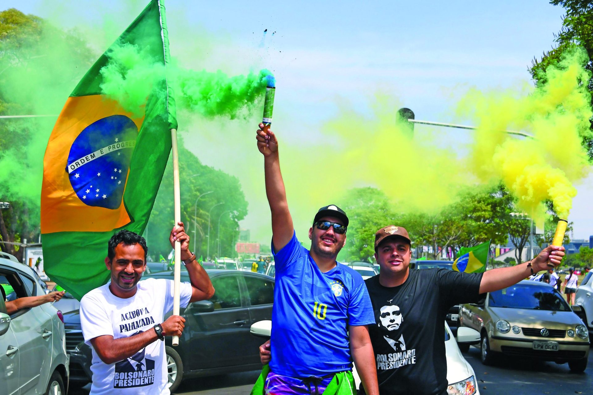 Eleições no Brasil. Trafegando no acostamento