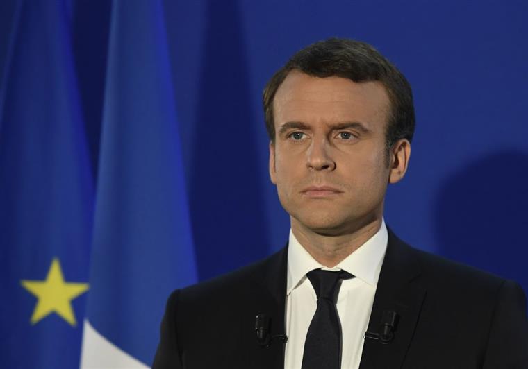 Quatro pessoas acusadas de preparar ataque terrorista contra Emannuel Macron