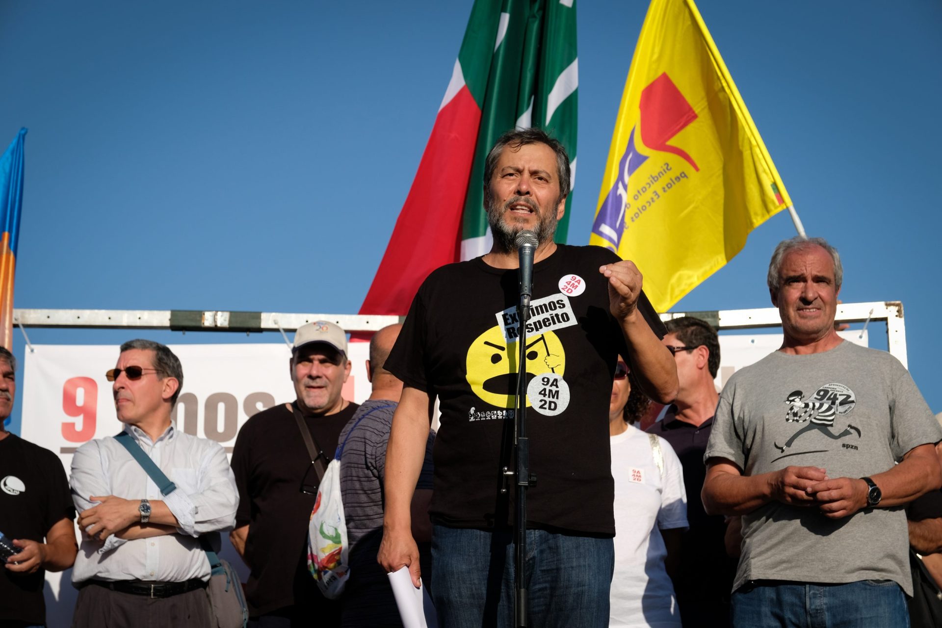 Professores avançam com pré-aviso de greve para amanhã