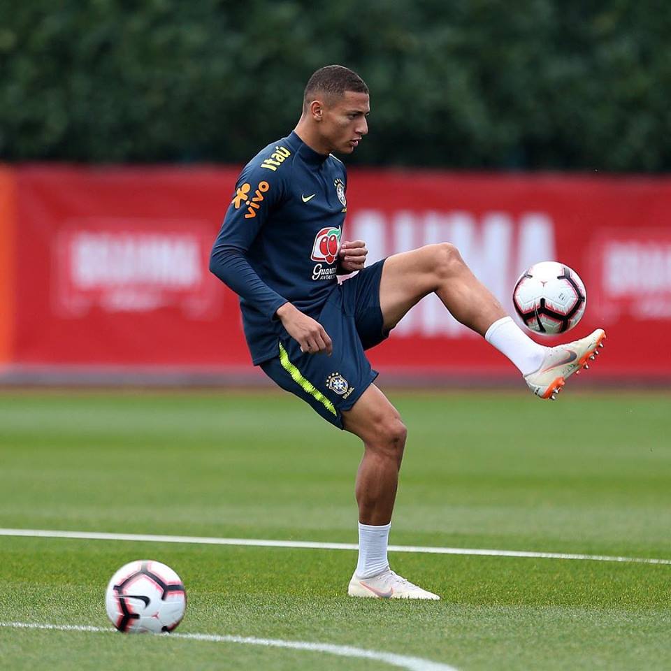 Richarlison: “Escola? Era tão mau que reprovei e o professor era o meu tio!” (com vídeo)