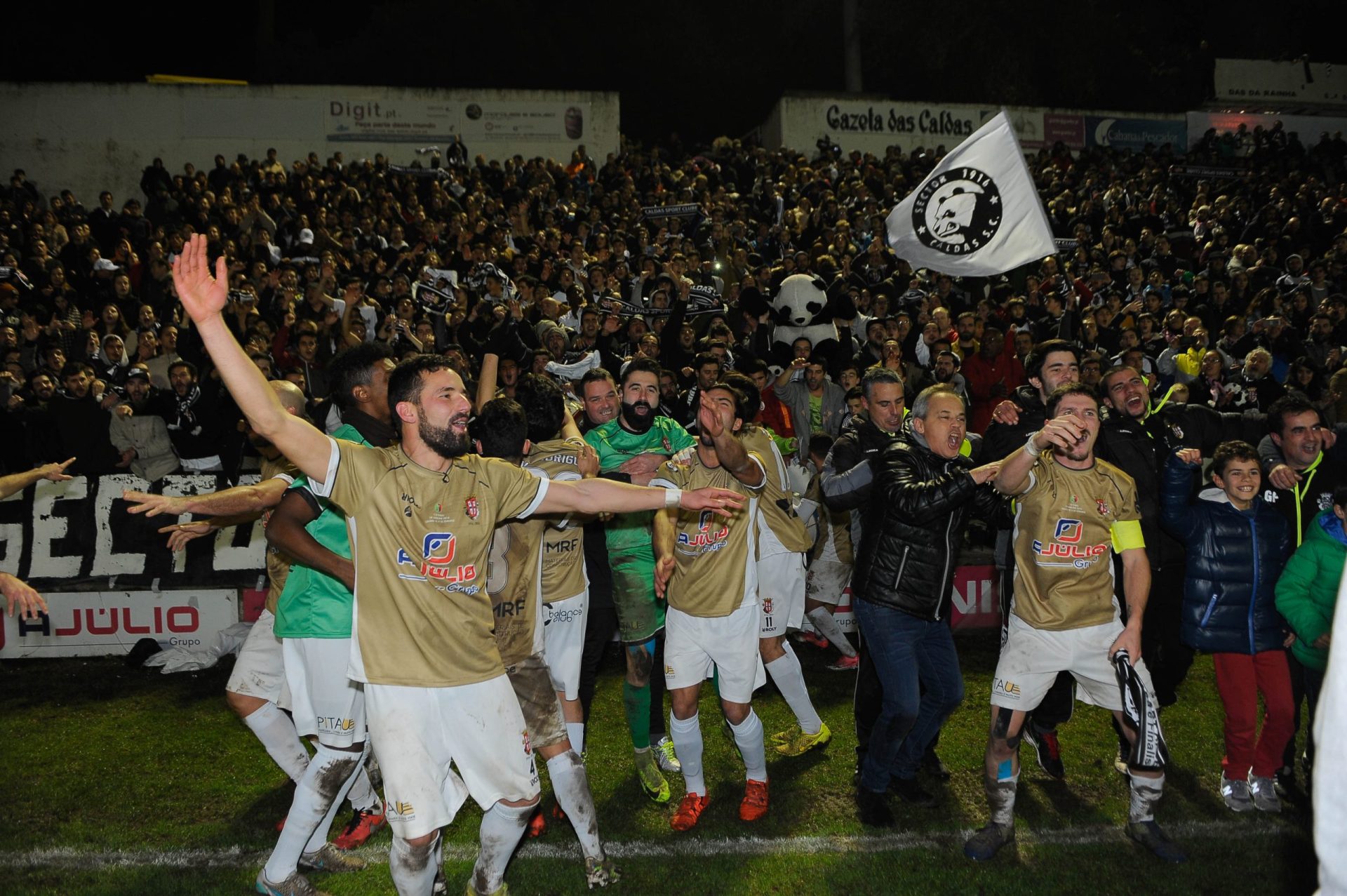 Taça de Portugal. Nas meias com a benção do Diego Costa das Caldas